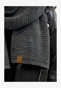 Unselected, dark grey