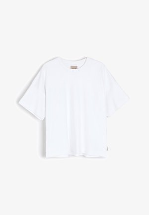 Biała, oversize koszulka z bawełny, z okrągłym dekoltem i krótkimi, szerokimi rękawami. Prosty wzór bez żadnych nadruków ani akcentów.
