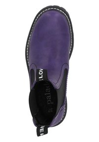 Botín de cuero morado hasta el tobillo con paneles laterales elásticos negros, costura blanca y una lengüeta etiquetada "palad Love". Superficie texturizada.