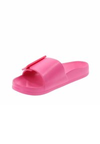 Sandalia de goma rosa con una tira ancha, diseño de punta abierta, textura suave y un acento decorativo en la tira superior.