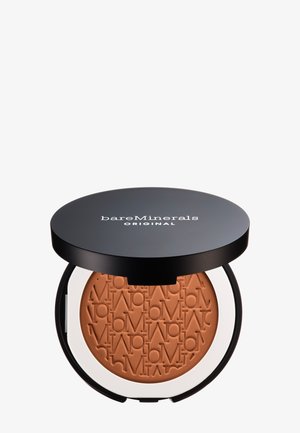 BareMinerals bronzer i en cirkulær kompakt. Sort låg med hvidt logo; struktureret bronzepulver præget med brandinitialer indeni.