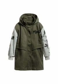 Grön bomullsjacka med huood som har grå ärmar dekorerade med svarta Mickey Mouse-motiv och en "Mickey"-logotyp på framsidan.