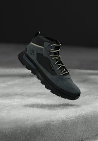 FIELD TREKKER - Kõrge servaga tossud - mid grey/dark blue