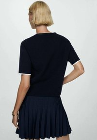 Mango Jednoduché tričko - royal blue