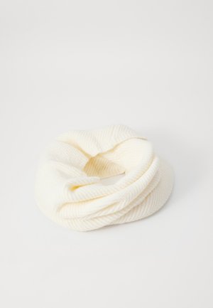 Écharpe infinie en tricot côtelé couleur crème, tissu doux et texturé, forme circulaire, posée à plat sur fond blanc.