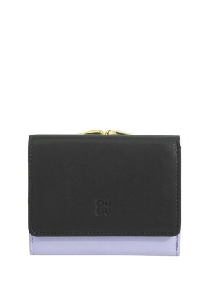 Petit portefeuille rectangulaire avec devant en cuir noir et dessous violet clair, avec un fermoir doré et un logo embossé sur le devant.