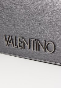 Valentino Bags ARENIL - Borsa a tracolla - cannafucil