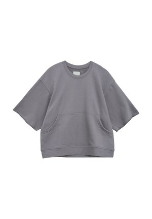Szary, oversize, krótki rękaw bluz z miękkiego materiału, z okrągłym dekoltem i dwiema przednimi kieszeniami, o prostym wykończeniu.