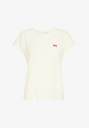Korte mouw witte t-shirt van zacht materiaal met een ronde halslijn en een klein rood strikje geborduurd op de linker borst.