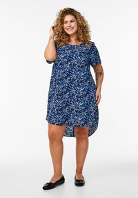 Zizzi DAY DRESS - Denné šaty - blue ditsy flower