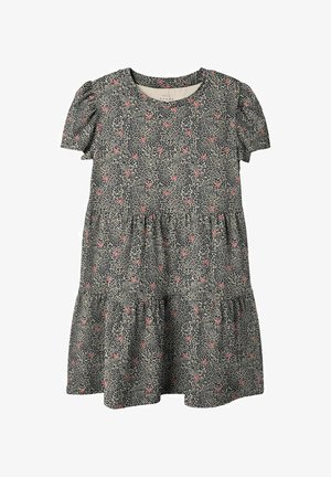 Robe à manches courtes à volants avec imprimé léopard gris et petits accents de cœur rouge, dotée d'un col rond et de sections de jupe froncées.
