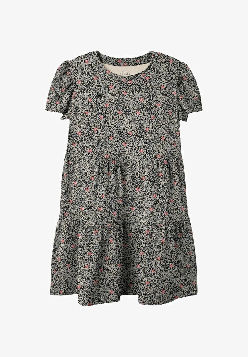 Robe à manches courtes à volants avec imprimé léopard gris et petits accents de cœur rouge, dotée d'un col rond et de sections de jupe froncées.