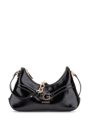 Borsa in pelle patent nera con design curvo, dettagli in metallo dorato e un logo prominente. Include una tracolla removibile.