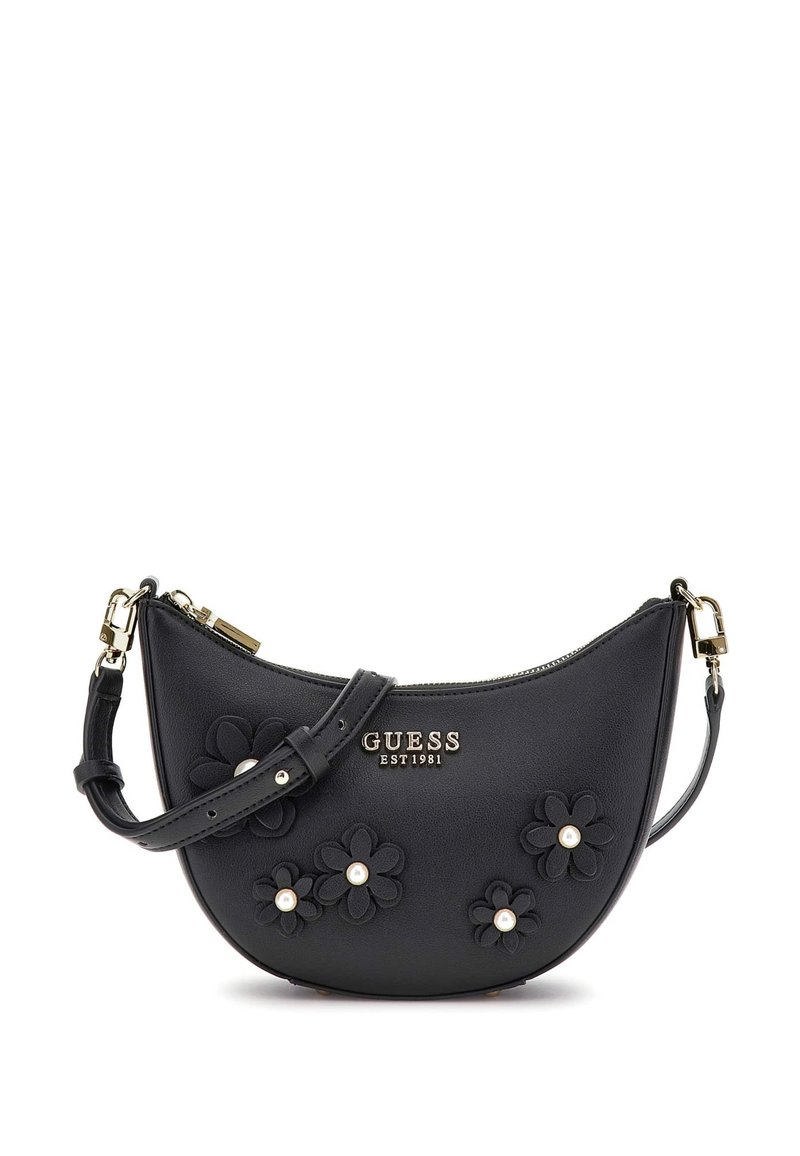 Borsa a mano in pelle nera con applicazioni floreali e dettagli in perle. Presenta una forma curva, chiusura con zip e tracolla regolabile. Logo in tonalità oro.