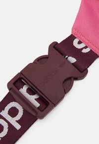 adidas Originals UNISEX - Bum bag - rose tone/victory crimson/white
