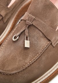 Cesare Gaspari Loafers - beige