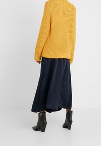 BOSS Stickad tröja - yellow