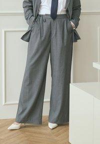 Kaffe Curve ELIANA WIDE - Kalhoty - grey melange   chalk stripe