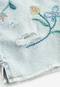 Next FLORAL EMBROIDERY  - Džinsiniai šortai - mid blue