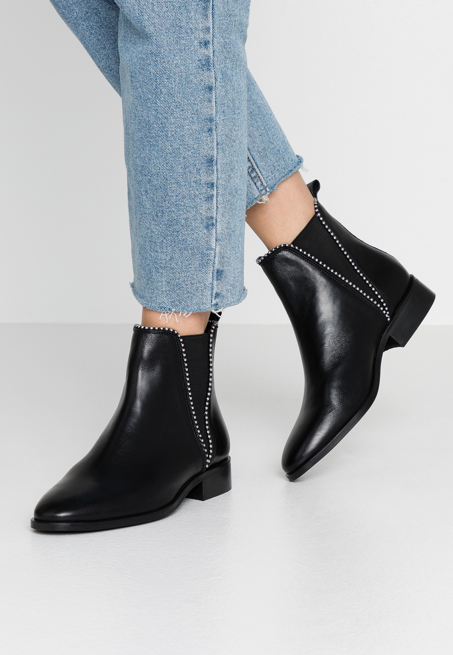 zign chelsea boots