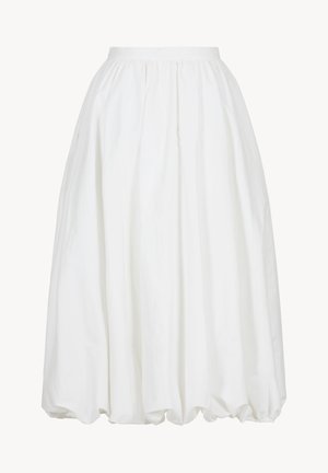 Biała, puszysta spódnica balonowa z marszczonym, elastycznym paskiem w talii i zaokrąglonym dołem, prezentowana na jednolitym tle.