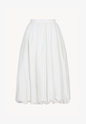 Biała, puszysta spódnica balonowa z marszczonym, elastycznym paskiem w talii i zaokrąglonym dołem, prezentowana na jednolitym tle.