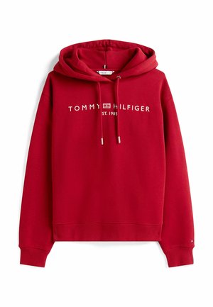Rode hoodie van zacht materiaal met een voorste kangoeroezak, trekkoordkap en geborduurd "TOMMY HILFIGER" logo in het wit over de borst.
