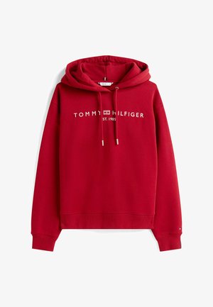 Rode hoodie van zacht materiaal met een voorste kangoeroezak, trekkoordkap en geborduurd "TOMMY HILFIGER" logo in het wit over de borst.