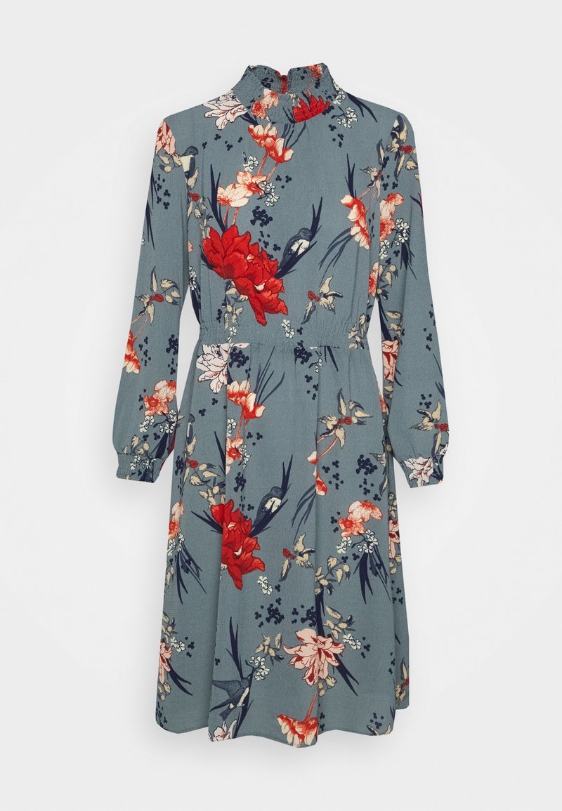 Robe à manches longues, longueur genou, col montant, base bleu-gris, motif floral et oiseaux rouge, blanc et marine.
