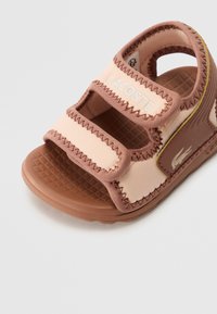 Lacoste SURUKIDS SUMMER PACK UNISEX - Natikači za na bazen - rose gold-coloured