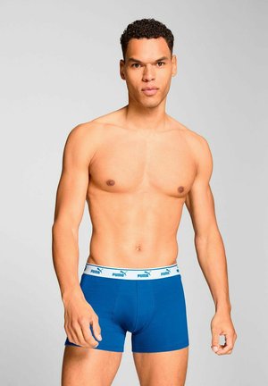 Blaue Boxershorts mit taillierter Passform, aus weichem Stoff gefertigt, mit einem weißen Bund, der blaue Puma-Logo-Details aufweist.
