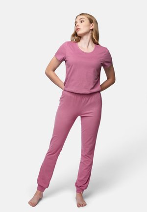 Rosa Baumwoll-Loungewear-Set bestehend aus einem kurzärmeligen Oberteil und Jogginghosen mit elastischem Bund, mit gesäumten Säumen und glatter Textur.
