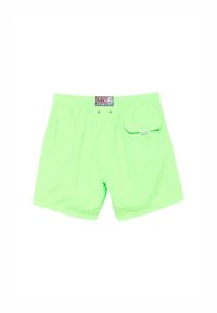 Costume da bagno verde neon con vita elastica, tasca posteriore con pattina e etichetta del marchio. Texture liscia, tessuto leggero.