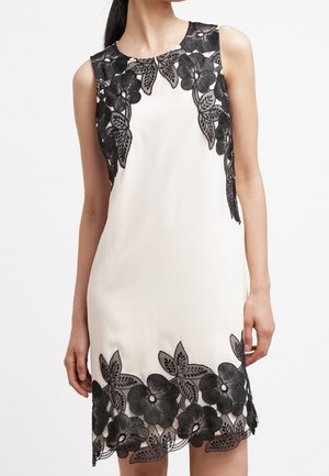 Koktejlové šaty / šaty na párty - light pink