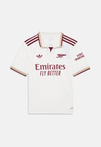 Bijela majica kratkih rukava s bordo detaljima, s ovratnikom, tri pruge, logotipom "Emirates FLY BETTER" i Adidas logotipom.