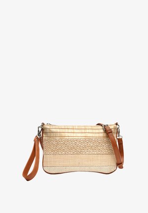 Majhna bež in rjava prepletena torbica čez ramo z nastavljivim rjavim usnjenim trakom in zadrgo za zapiranje.