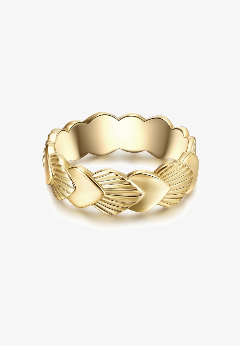 Guldarmband med flätad design, hjärtformade detaljer och texturerad yta, med slätt inre och scalloped kanter.