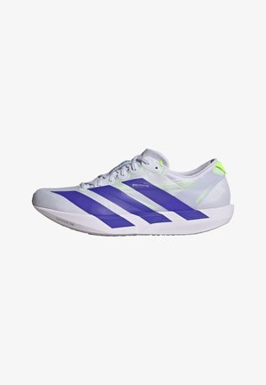 Chaussure de course blanche et vert clair avec des bandes Adidas bleues et une semelle Lightstrike Pro, vue de côté.