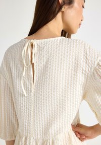 Lindex WILDA - Denní šaty - light dusty beige