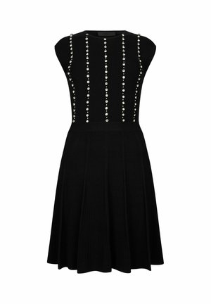 Rochie neagră tricotată cu corset mulat și fustă evazată, prevăzută cu rânduri verticale de strasuri decorative pe partea din față.