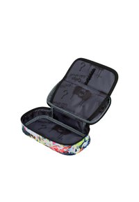 Piórnik na zamek błyskawiczny z kolorową grafiką na zewnątrz. Otwiera się, odsłaniając szare wnętrze z nadrukowanym tekstem i elastycznymi uchwytami do organizacji.