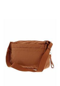 Borsa a tracolla in tessuto marrone con superficie testurizzata, tracolla regolabile e chiusura a zip. Presenta una tasca frontale e dettagli in pelle.