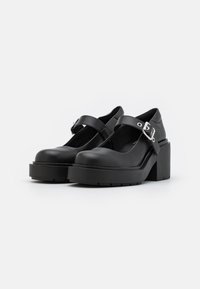 Monki Lodičky s platformou - black
