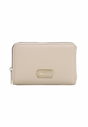 Beige rechthoekige portemonnee gemaakt van synthetisch materiaal, met een gestructureerd oppervlak, ritssluiting en een goudkleurige metalen logoplaat aan de voorkant.