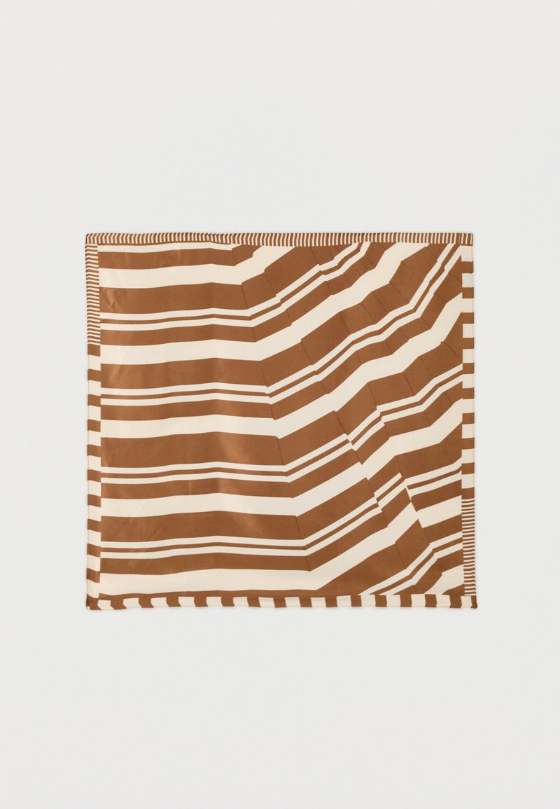 Foulard carré avec des rayures diagonales brunes et beiges alternées, épaisses et fines, et une bordure à carreaux sur fond blanc.