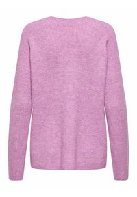 Pull en maille côtelée à manches longues de couleur rose pâle, présenté de dos avec un col rond et une coupe décontractée.
