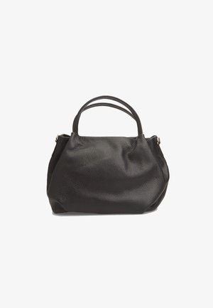 Črna usnjena torbica z teksturirano površino, mehke zaobljene oblike, dvema zgornjima ročajema in minimalističnim oblikovanjem. Zlati kovinski dodatki ob straneh.