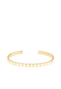 Bracelet jonc en or avec un motif rectangulaire le long du bord, finition lisse et extrémités ouvertes pour un ajustement réglable.