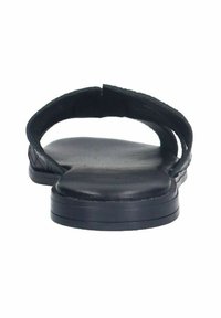 Tongs en cuir noir avec une sangle texturée et une semelle plate. Présente un design simple et minimaliste avec une finition lisse.