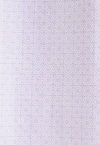 Tissu violet clair avec un motif géométrique subtil et répétitif de losanges et de cercles tissé dans la texture.